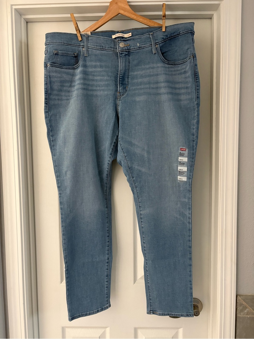 Women’s 20W Levi’s 311 Shaping Skinny Jeans in Light Blue - Picture 3 of 14